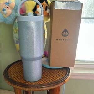 HydroJug 32oz Sport in the color Ice